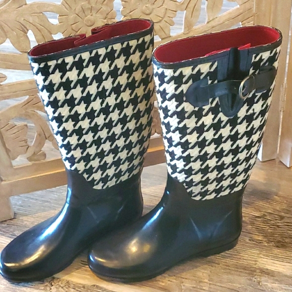 Banana Republic Shoes - Houndstooth rain boots 9